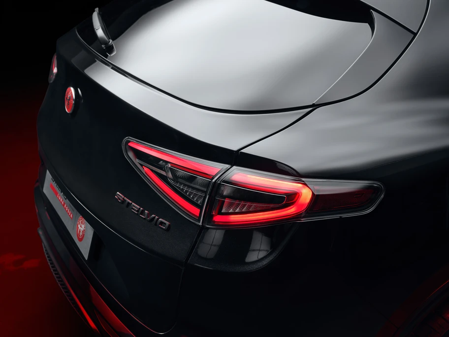 Alfa Romeo Edizione Luna Rossa