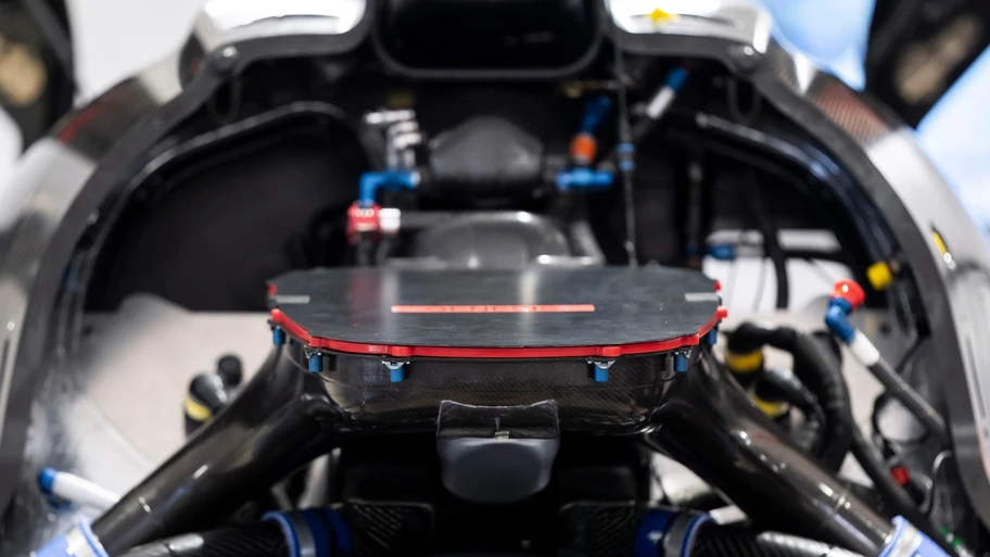 Magma Hypercar motor encendido