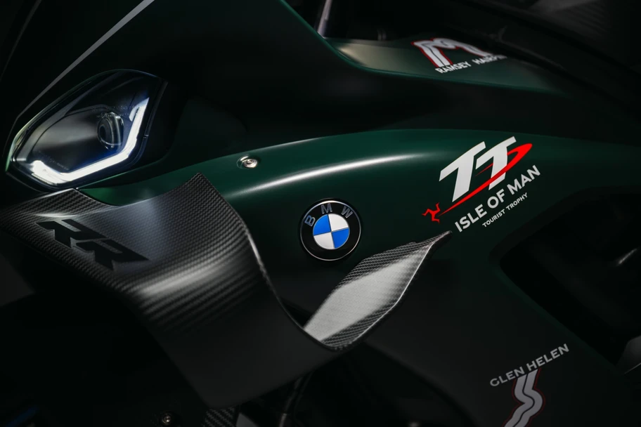 BMW Motorrad M 1000 RR Isle of Man TT, la superbike que homenajea al Tourist Trophy - Autocosmos