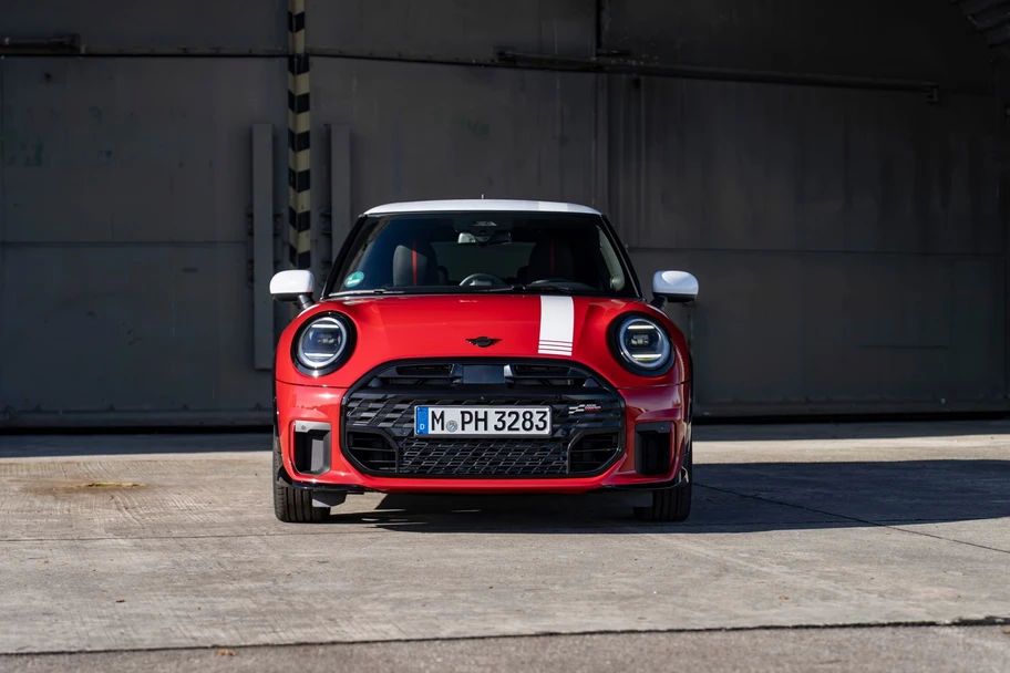 Mini 1965 Victory Edition, un homenaje que revive la gloria del Cooper S en el Rally de Monte Carlo - Autocosmos