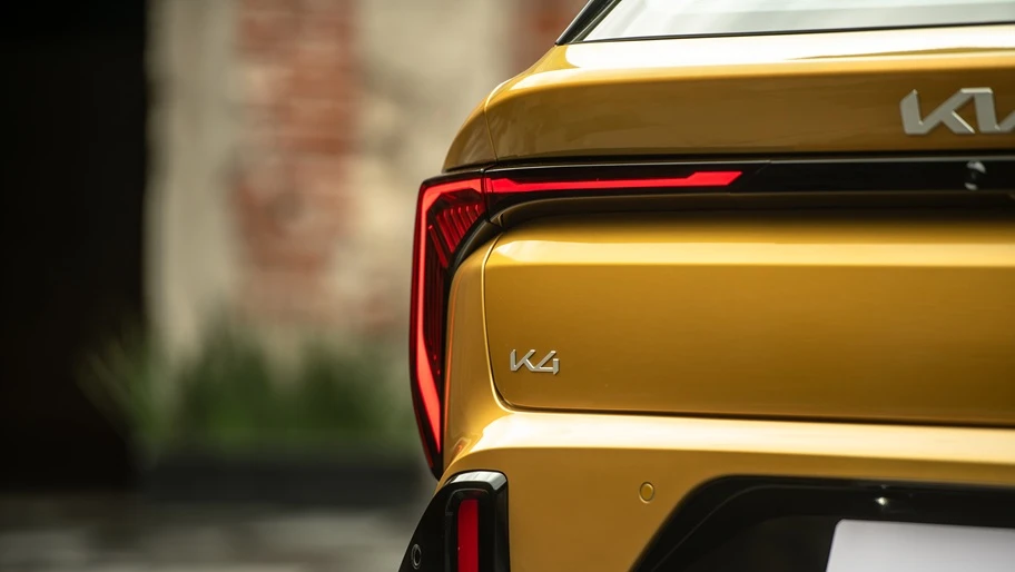 Kia K4 Hatchback 2027 llega a México, suma una nueva versión de entrada - Autocosmos