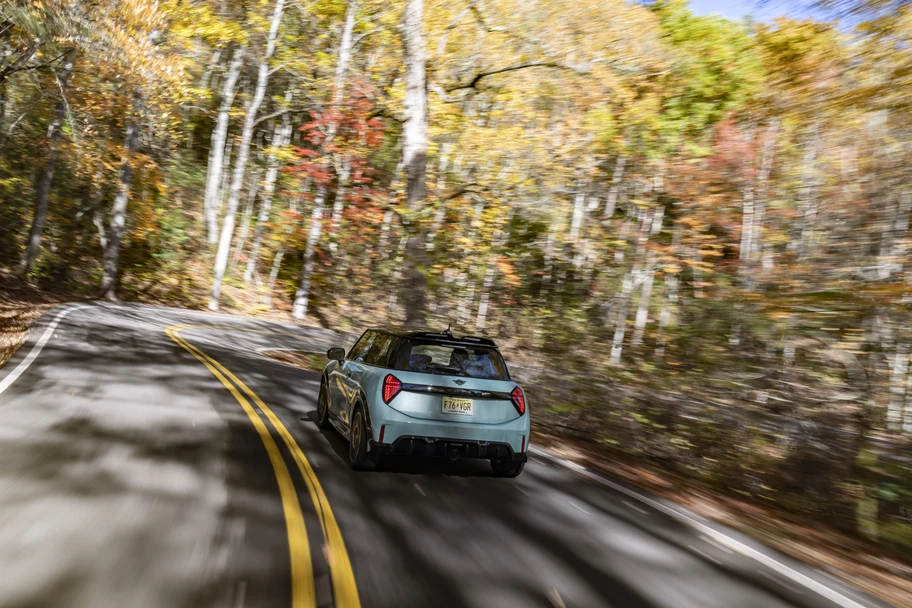 Mini John Cooper Works es puesto a prueba en la Cola de Dragón - Autocosmos