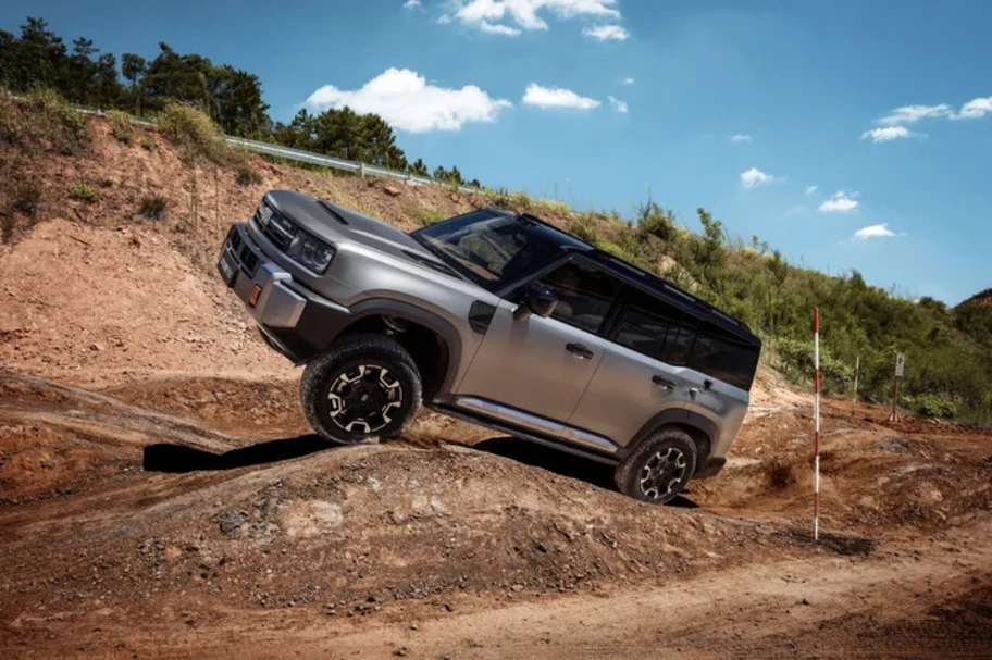 Geely Galaxy Zhanjian 700: el SUV híbrido enchufable de 1,113 hp que quiere conquistar el off-road - Autocosmos