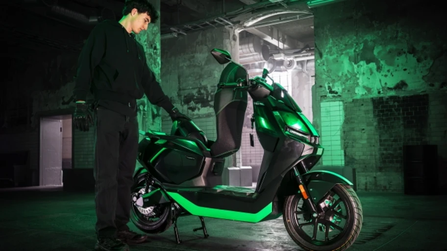 FQiX x Razer Special Edition, la moto eléctrica con ADN gamer de Razer y NIU - Autocosmos