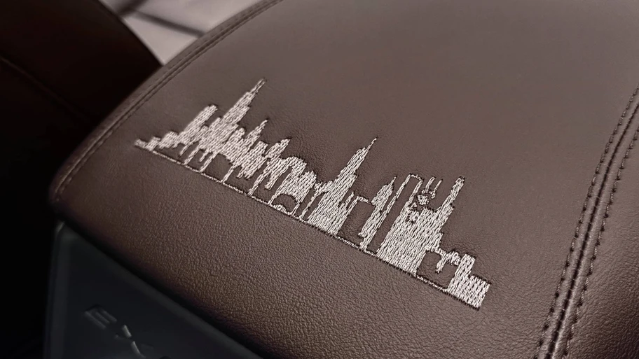 Ford Explorer Papa León XIV 