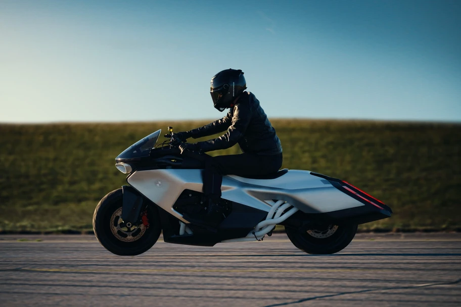 BMW Motorrad Vision K18, la touring inspirada en la aviación y la Fórmula 1 - Autocosmos
