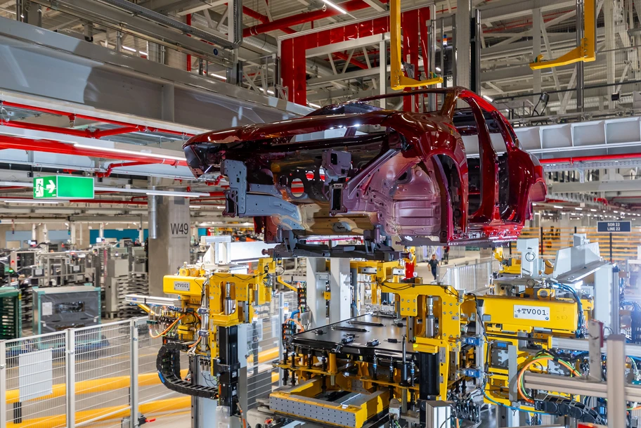 BMW iX3 rompe récord de producción: Debrecen fabrica 50,000 unidades en solo nueve meses - Autocosmos