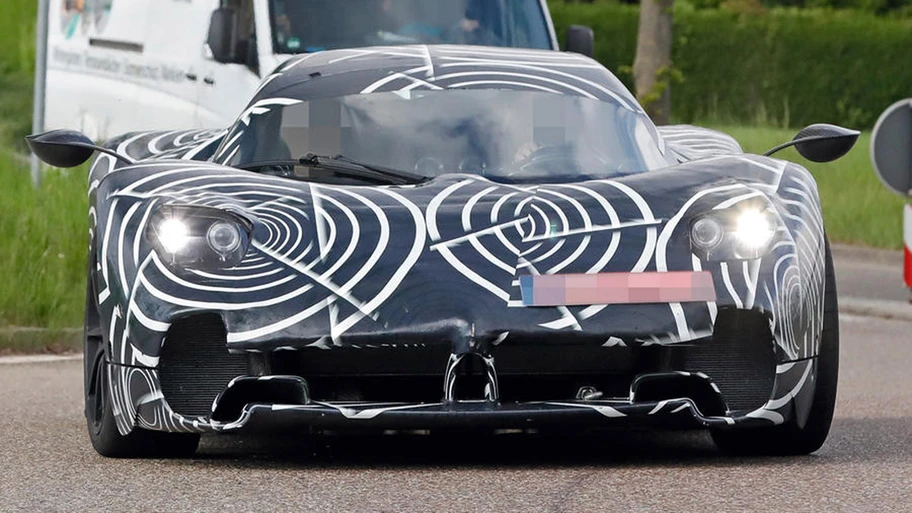 The new Pagani C10 begins to lose camouflage