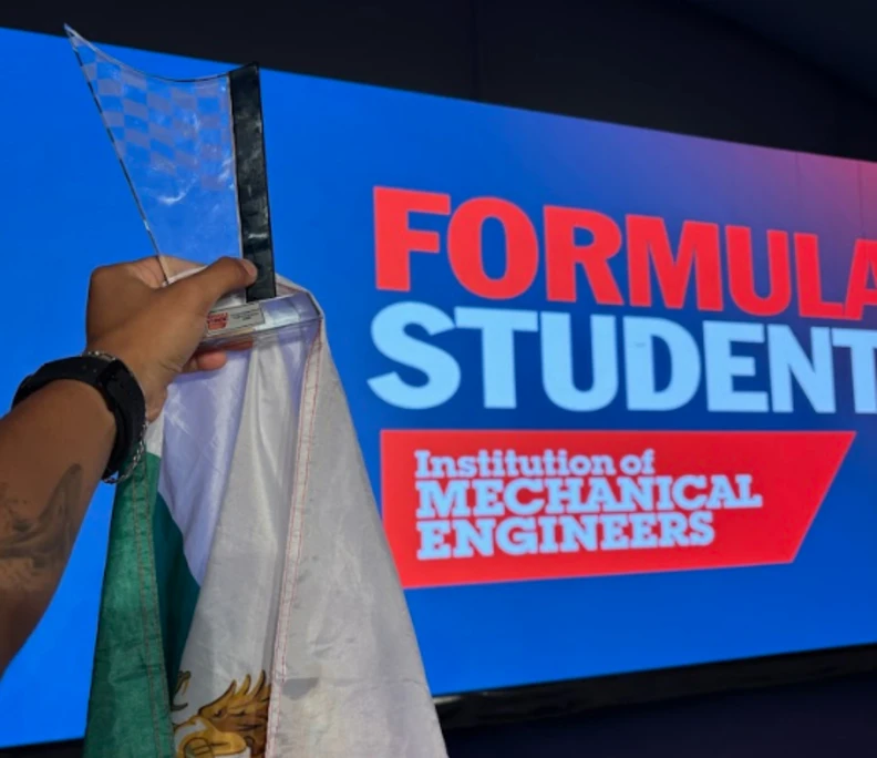 Estudiantes del Tec de Monterrey conquistan la Formula Student UK 2025 - Autocosmos