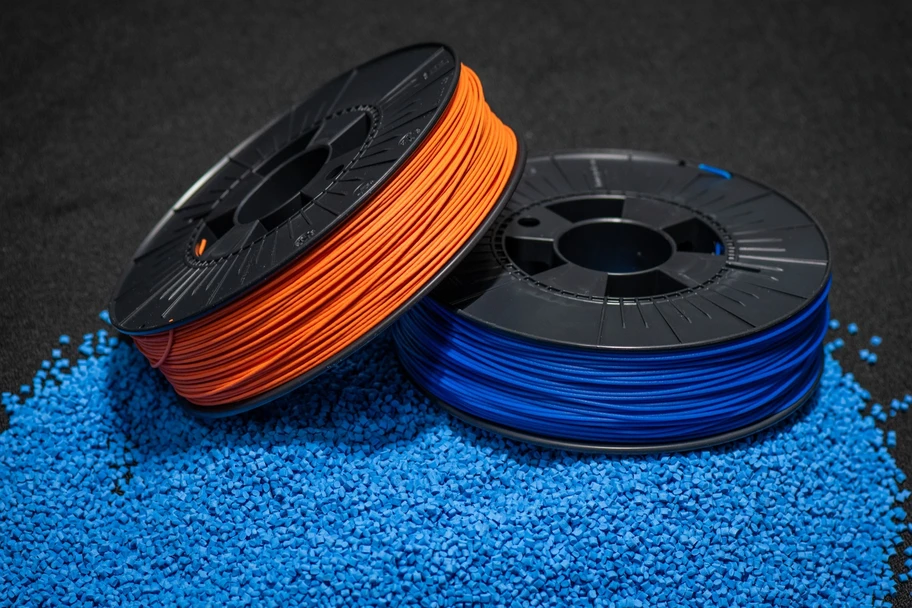 BMW crea un nuevo material de impresión 3D con polvo de desecho y piezas usadas - Autocosmos