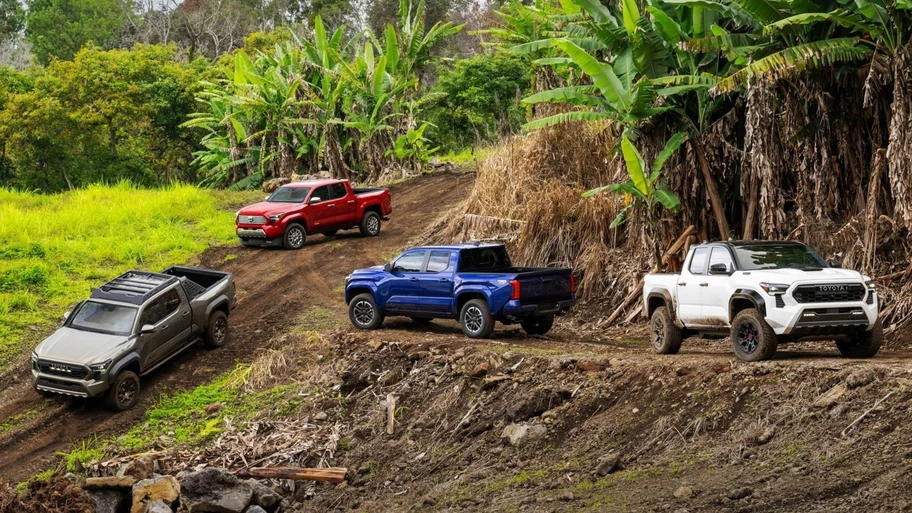The new toyota tacoma is presented and is ahead of the next hilux