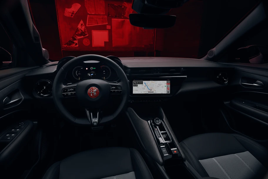 Alfa Romeo Edizione Luna Rossa