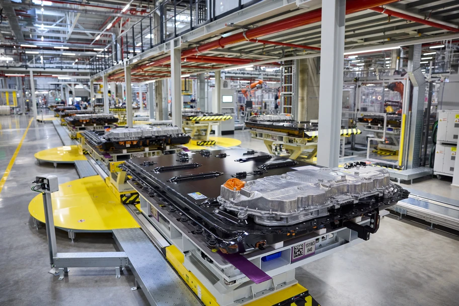 BMW iX3 rompe récord de producción: Debrecen fabrica 50,000 unidades en solo nueve meses - Autocosmos