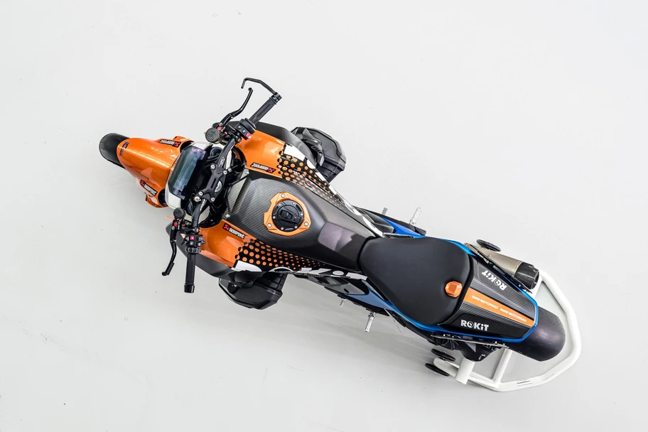 BMW R 1300 R Superhooligan 2026, la naked que rinde homenaje a la victoria de Daytona en 1976 - Autocosmos