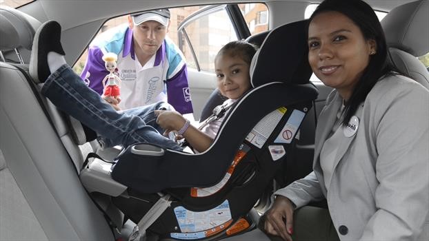 Por qué es importante tener una silla de bebé para el auto?
