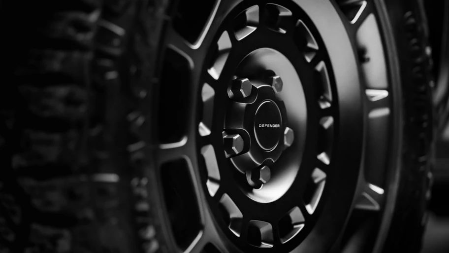 Land Rover Defender Octa Black