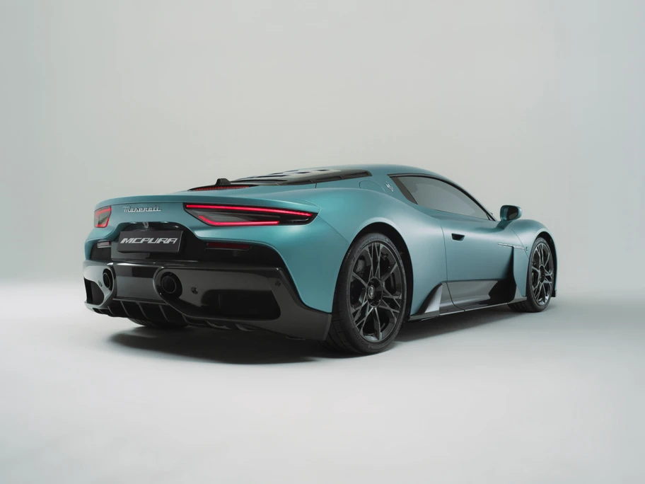 Maserati MCPURA estrena llantas Bridgestone - Autocosmos