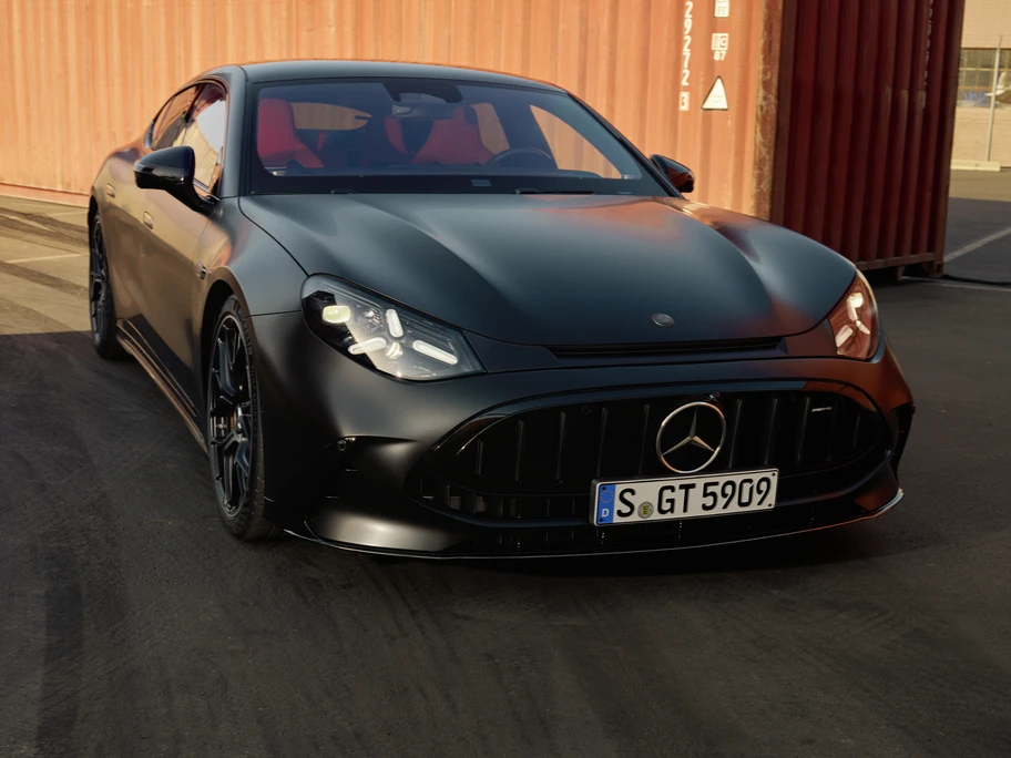 Brad Pitt y Mercedes-AMG