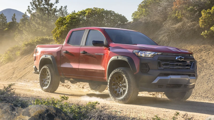Chevrolet Colorado 2023, only with 4 cylinder turbo and multiple 4x4 options