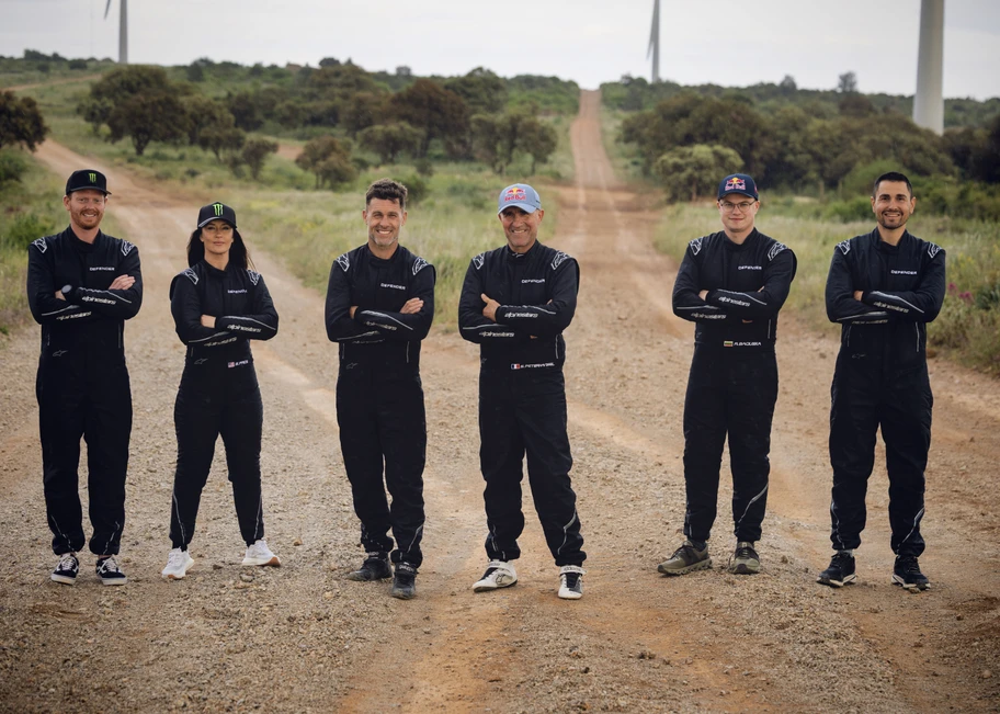 Land Rover Defender Rally Dakar 2026