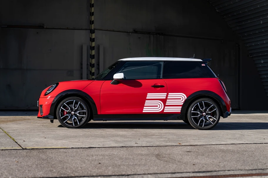 Mini 1965 Victory Edition, un homenaje que revive la gloria del Cooper S en el Rally de Monte Carlo - Autocosmos