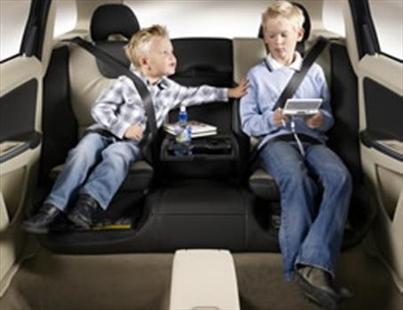 Diez accesorios para mejorar la comodidad y seguridad de los niños en el  coche