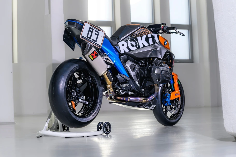 BMW R 1300 R Superhooligan 2026, la naked que rinde homenaje a la victoria de Daytona en 1976 - Autocosmos
