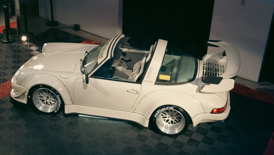 Akira Nakai transforma dos Porsche 911 en exclusivas creaciones RWB - Autocosmos