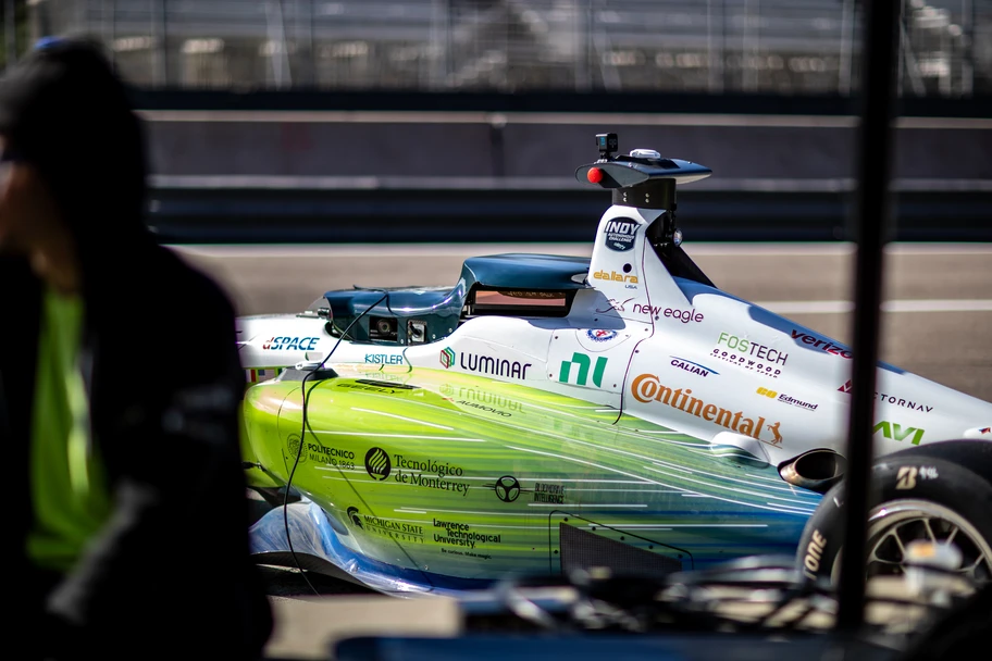 Estudiantes mexicanos participan en el Indy Autonomous Challenge y ganan podio - Autocosmos