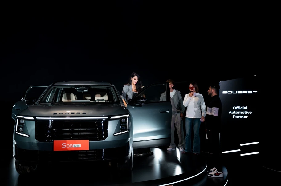 Soueast S08 i-DM debuta en el Dubai Fashion Week - Autocosmos