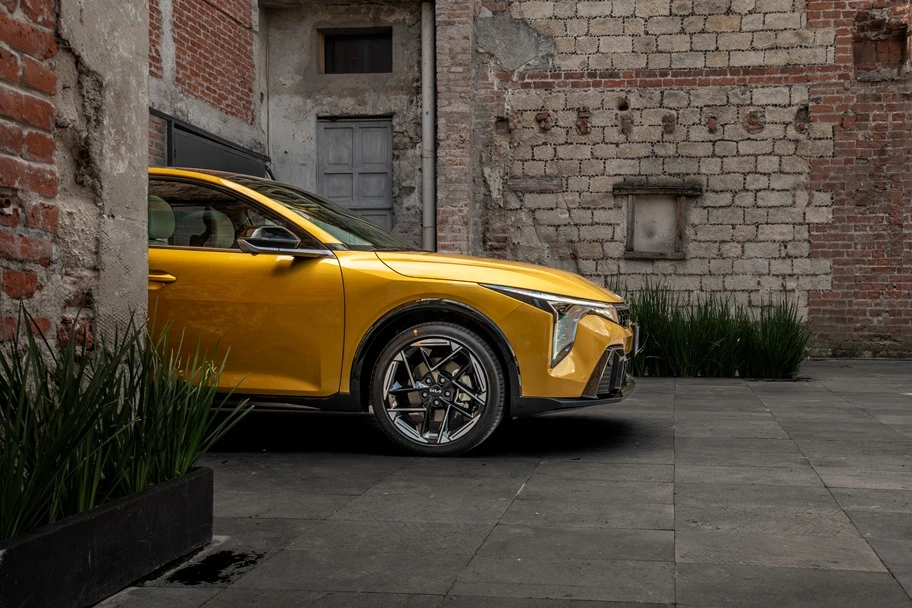Kia K4 Hatchback 2027 llega a México, suma una nueva versión de entrada - Autocosmos