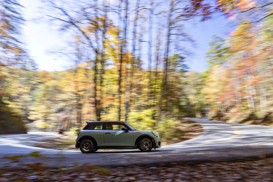Mini John Cooper Works es puesto a prueba en la Cola de Dragón - Autocosmos