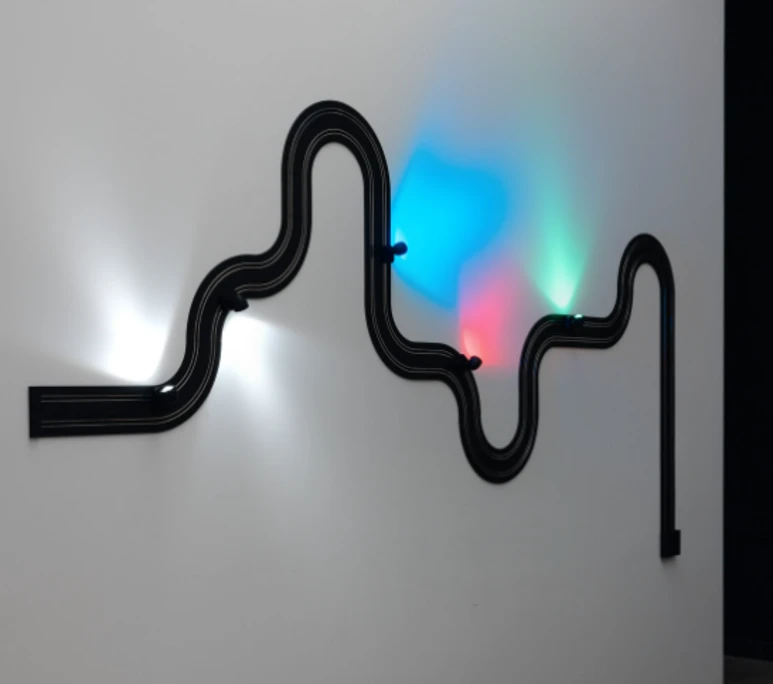 Race of Lights, la lámpara hecha con pistas Scalextric - Autocosmos