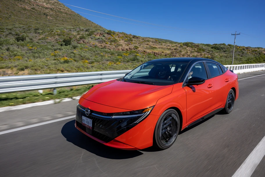 Nissan Sentra 2026, primer contacto en México - Autocosmos