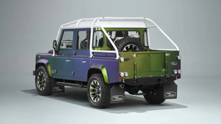 Land Rover revive al Defender clásico con un exclusivo V8 y pintura iridiscente - Autocosmos