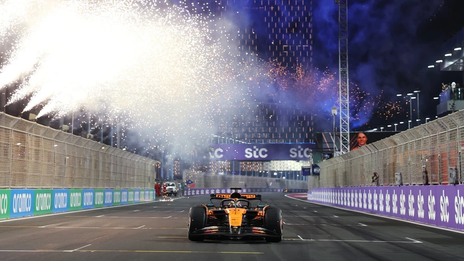 Imagen de Oscar Piastri ganando el GP de Arabia 2025