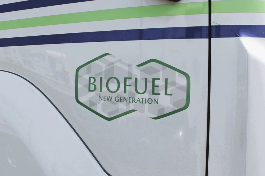 Mazda prueba biodiésel hecho con aceite de cocina usado para transportar sus autos - Autocosmos
