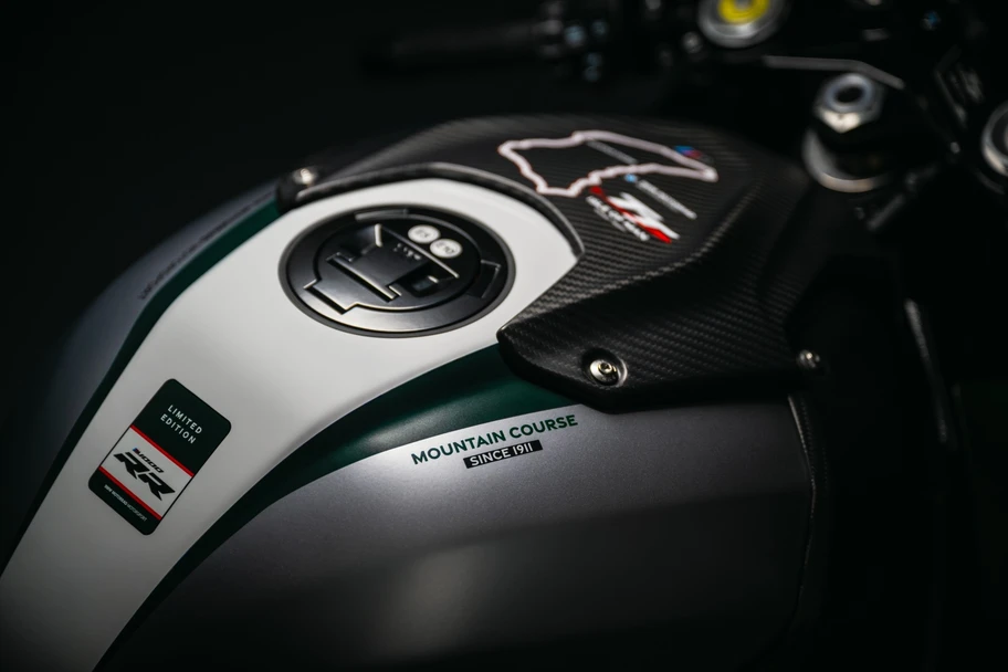 BMW Motorrad M 1000 RR Isle of Man TT, la superbike que homenajea al Tourist Trophy - Autocosmos