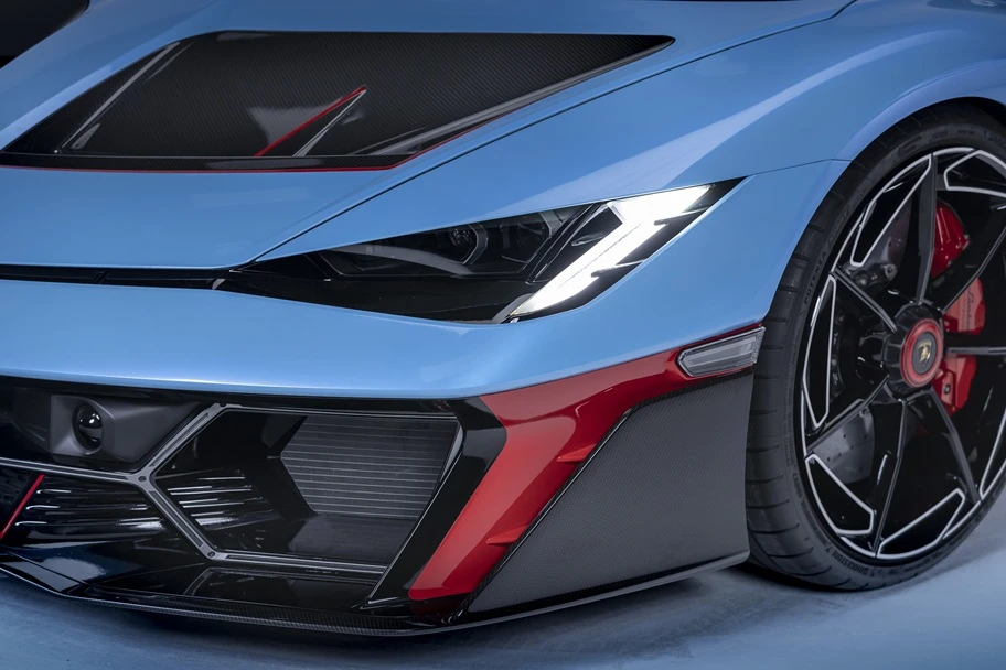 Lamborghini Fenomeno Roadster estrena llantas Bridgestone - Autocosmos