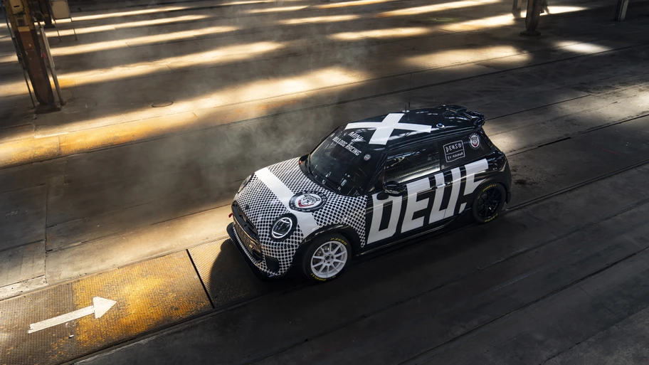 MINI John Cooper Works Bulldog Racing Team