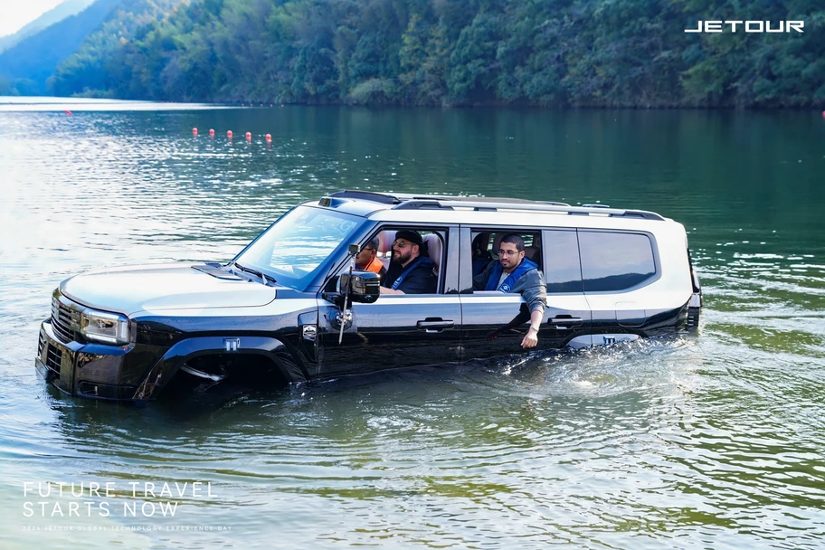 Jetour G700 Ark Edition, el SUV todoterreno que puede navegar sobre el agua - Autocosmos