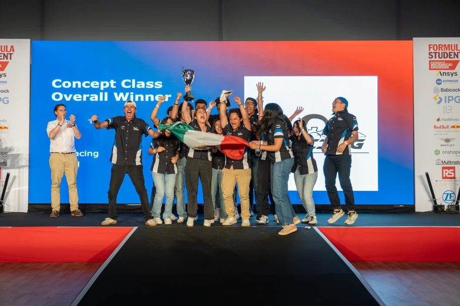 Estudiantes del Tec de Monterrey conquistan la Formula Student UK 2025 - Autocosmos
