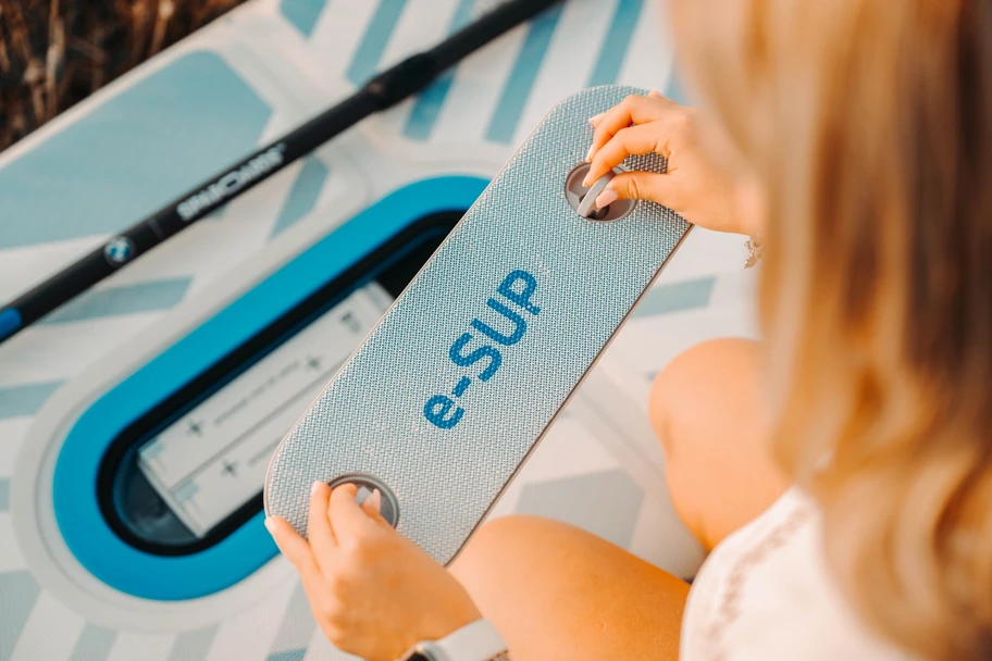 BMW x SipaBoards, la tabla de paddle surf de propulsión eléctrica - Autocosmos