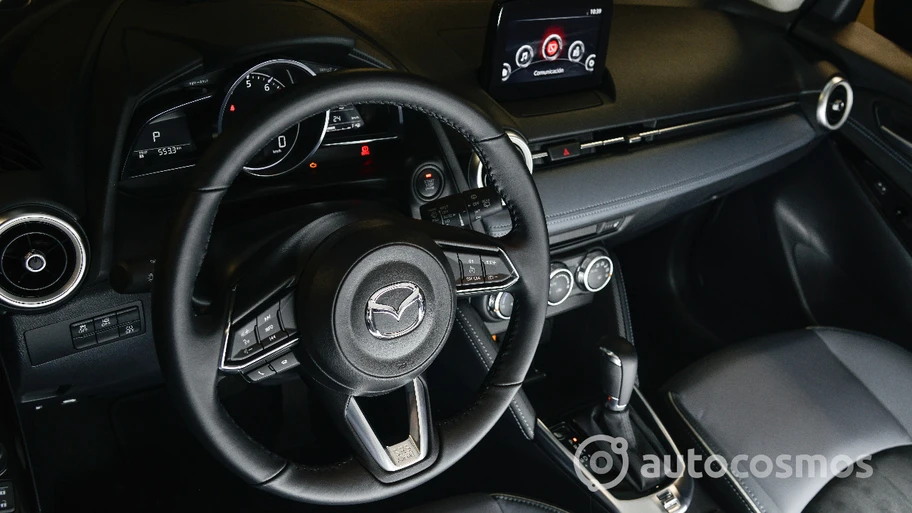 Mazda2 Hatchback Carbon Edition 2023, un mild hybrid seguro y con buen  consumo