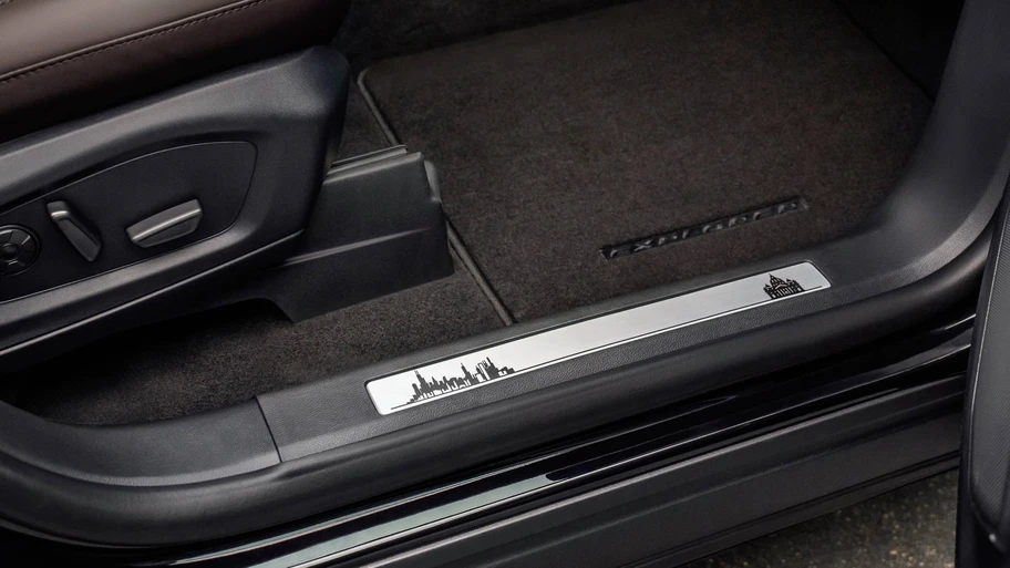 Ford Explorer Papa León XIV 