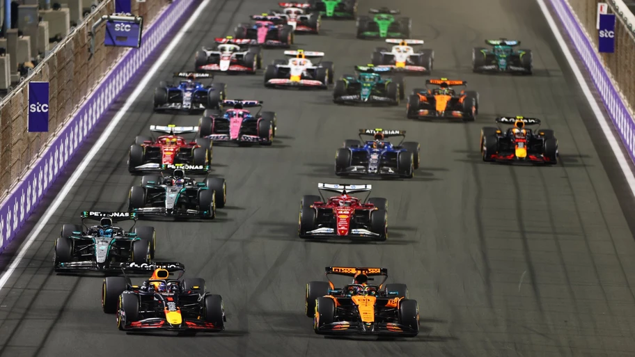 Imagen de la arrancada del GP de Arabia 2025