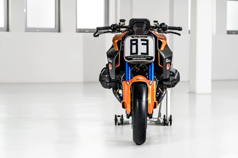 BMW R 1300 R Superhooligan 2026, la naked que rinde homenaje a la victoria de Daytona en 1976 - Autocosmos