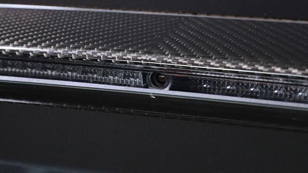 Aston Martin tiene un nuevo espejo retrovisor híbrido que muestra tres  señales de vídeo simultáneas para puntos ciegos