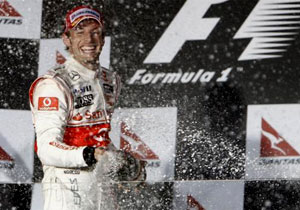 Jenson Button gana la complicada carrera de Australia