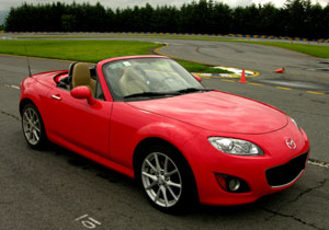 Mazda MX-5 reducción de peso y motor eficiente para el 2012